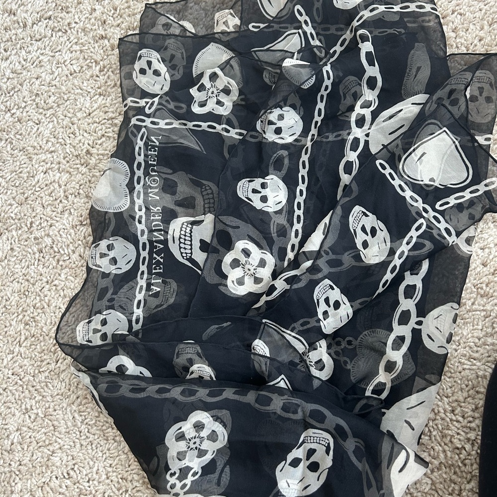 Alexandra, McQueen Skull Print Scarf